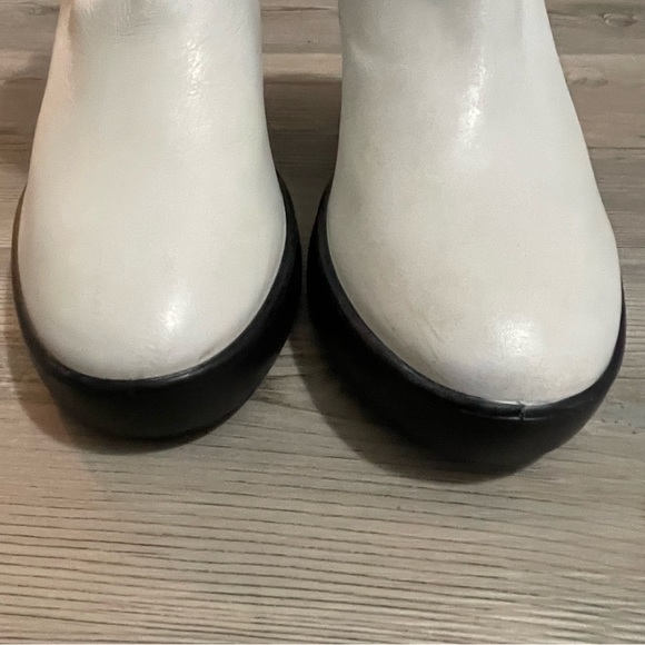 Ecco White and Black Ankle Boots - Picture 6 of 15